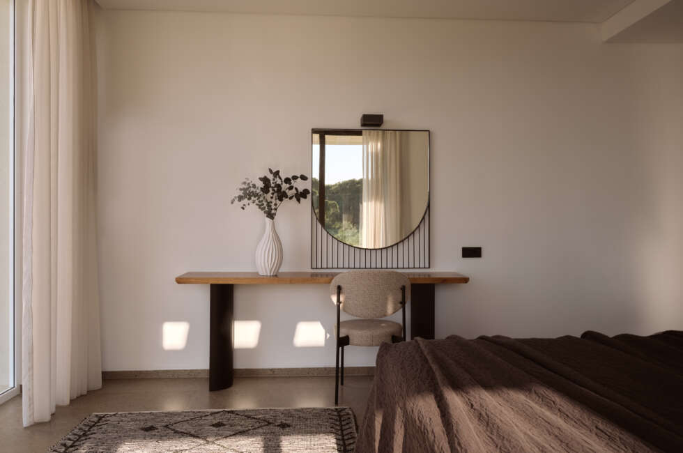 Lower Level, fifth available bedroom (no sea views) with en-suite bathroom.