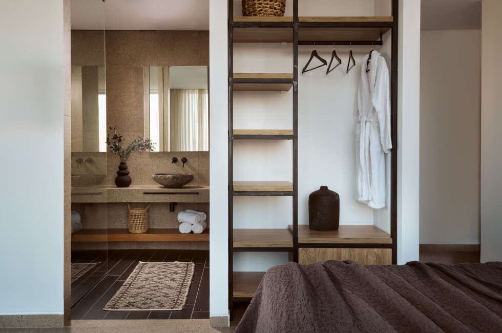 En-Suite bathroom details.